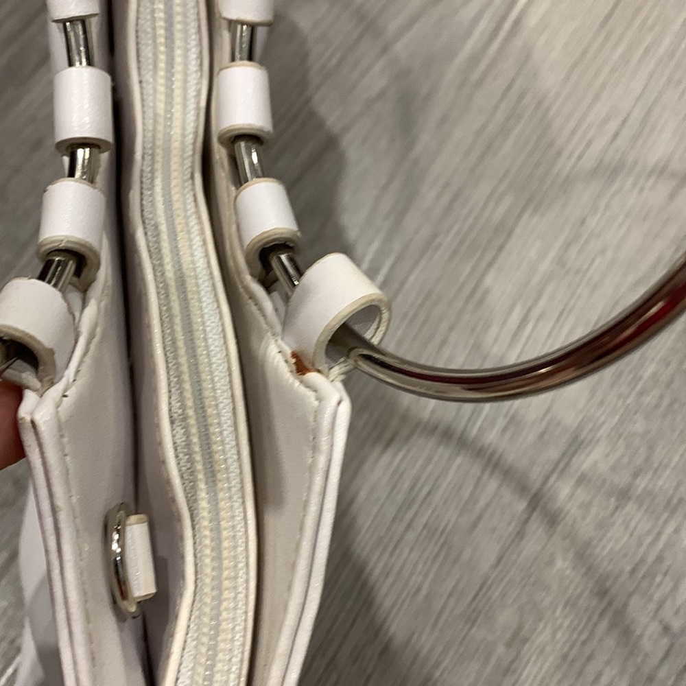White purse with metal round handle - Picture 7 of 12